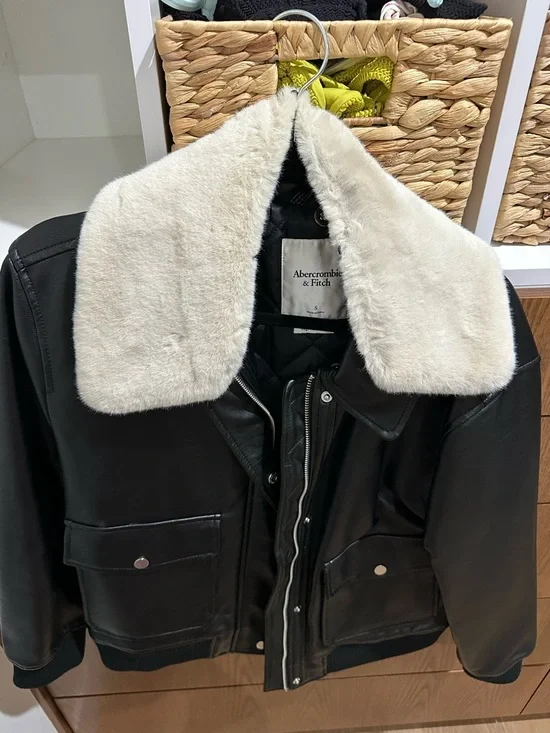 Abercrombie & Fitch Black Leather Bomber-Style Jacket - Picture 4 of 4